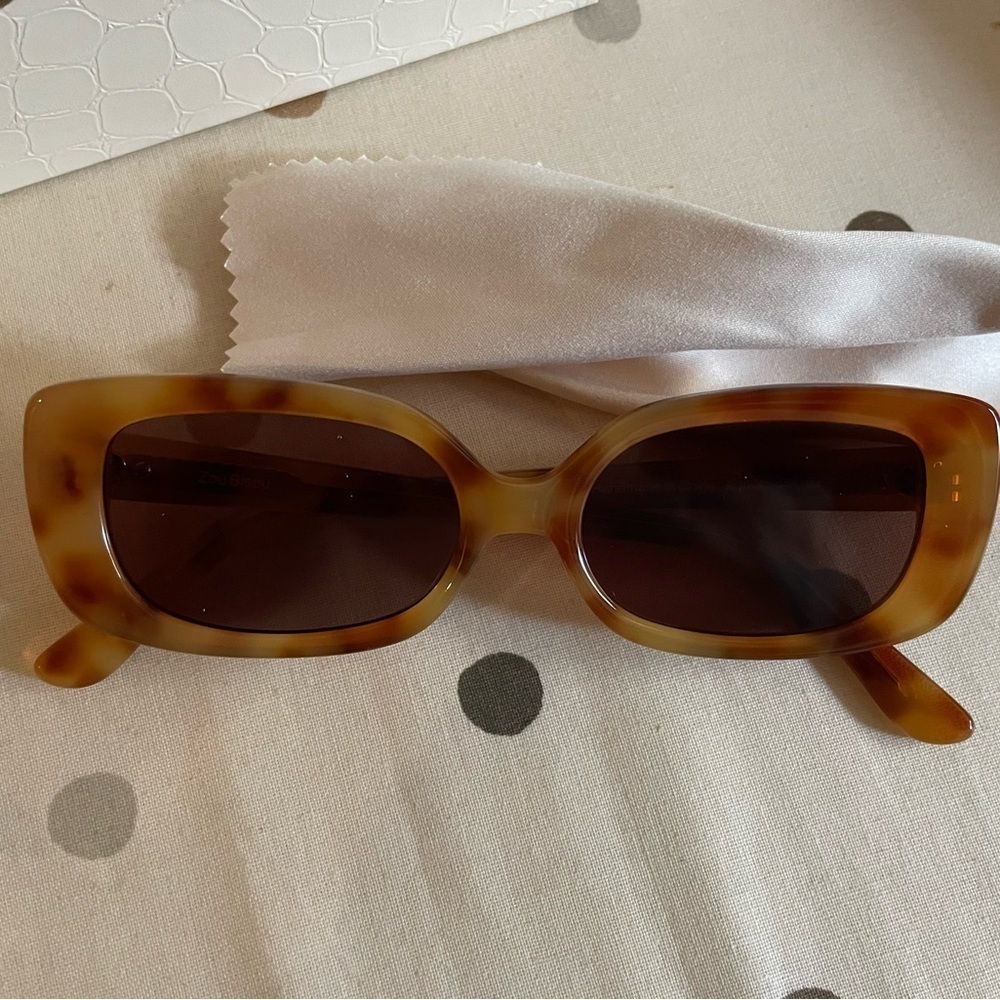 NIB Velvet canyon ‘Zou Bisou’  sunglasses in Amber Tort.